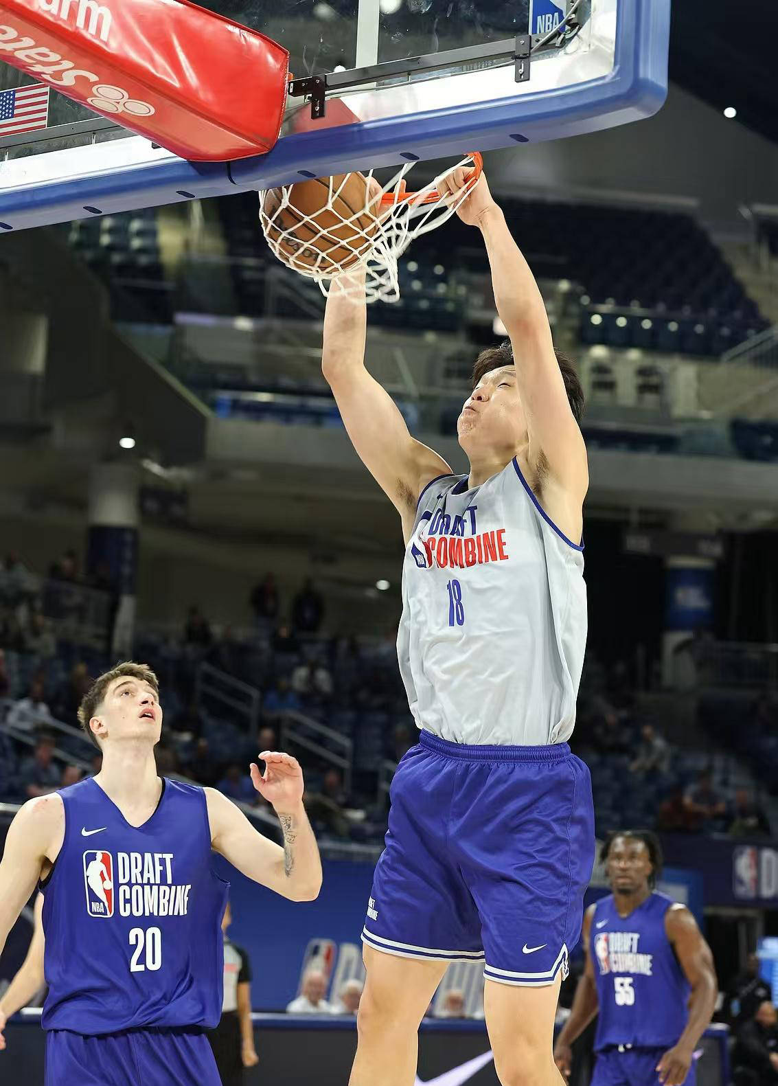 包含加时末段夏洛特黄蜂调整名单以备CBA常规赛，止住颓势环节打磨，态度坚定，更衣室氛围转暖的词条