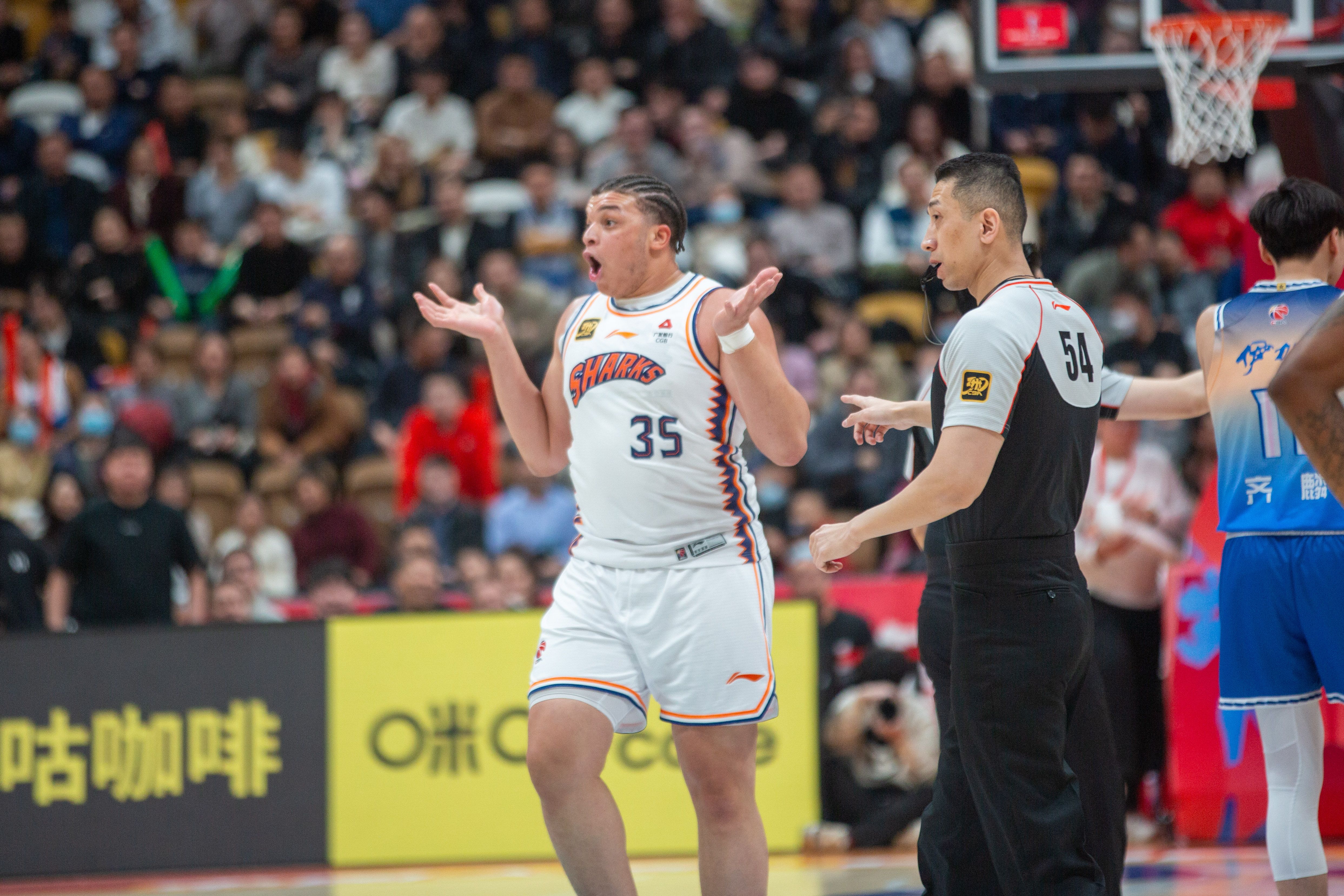  关键时刻CBA季后赛传出新动向，上海久事强势反弹，管理层表态——管理层满意，训练强度明显提升